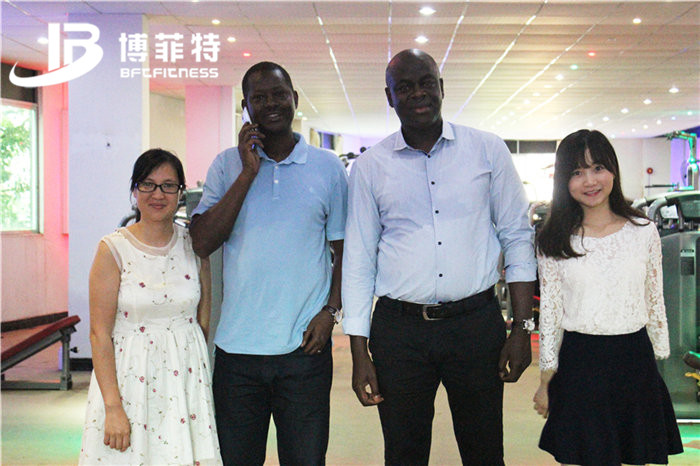 塞内加尔客户来中国进口麻豆精品在线免费观看的健身器材