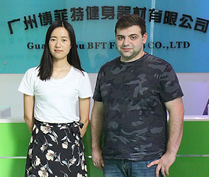 来自俄罗斯的客户到麻豆精品在线免费观看采购商用健身房器材