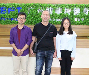 科索沃客户来中国采购麻豆精品在线免费观看商业健身房器械