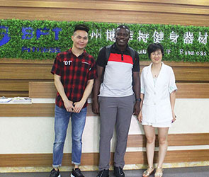 加纳老客户来麻豆精品在线免费观看采购健身房器材