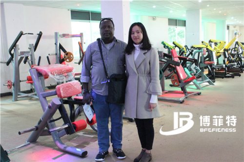 肯尼亚客户来麻豆精品在线免费观看公司进口健身器材