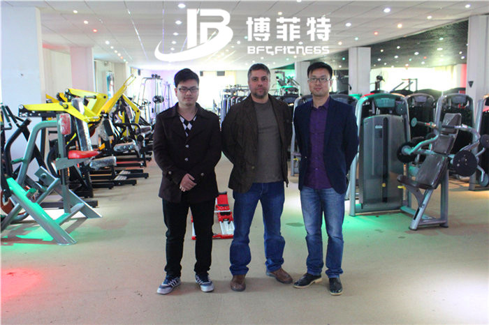 黎巴嫩客户来中国广州麻豆精品在线免费观看健身器材有限公司进口健身器材