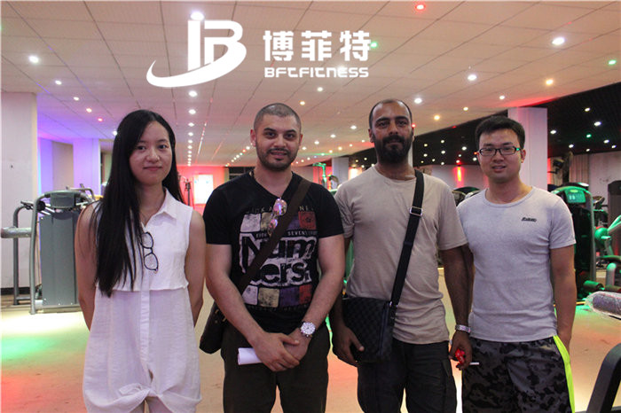 科威特客户来中国广州麻豆精品在线免费观看健身器材有限公司购买健身器材