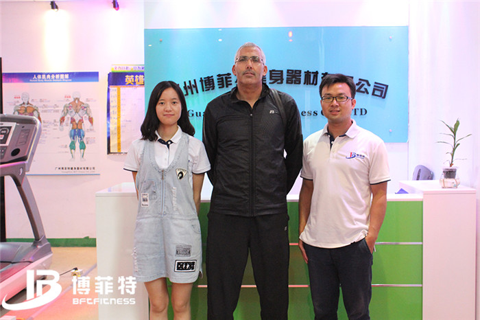 摩洛哥客户来麻豆精品在线免费观看购买健身房器材，产品囊括有氧系列的跑步机，动感单车，健身车