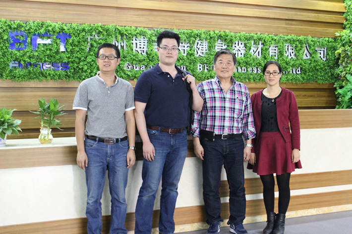 美国客户找健身器材麻豆中文字幕