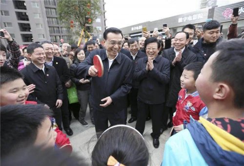 李克强：重点建设好群众身边的健身场地